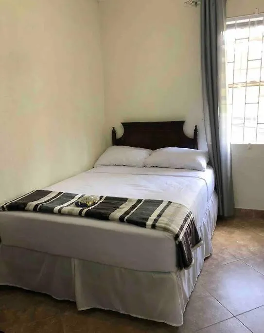 Kelly'S Studio Apartment - Rental Near Airport, Amenities And Bus Route Saint Philip